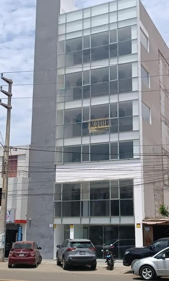 ALQUILO OFICINAS PRIME FRENTE A PUERTA PRINCIPAL DEL REAL PLAZA TRUJILLO - 1