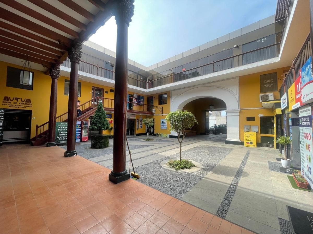 Alquilo Oficina en 3° Piso en Centro Empresarial La Marquesa - Trujillo - 1