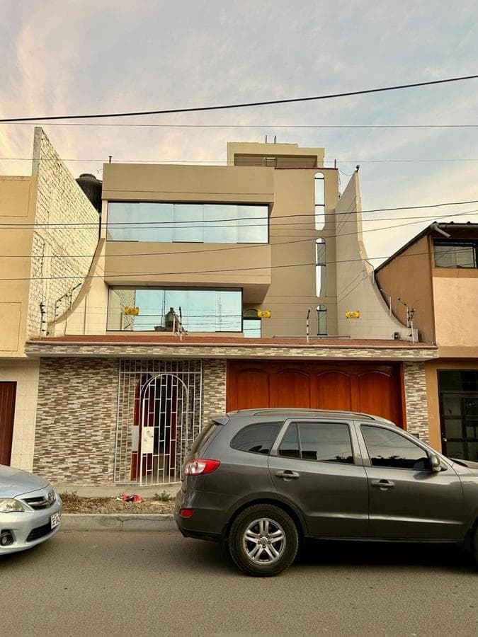 ALQUILO CASA PARA EMPRESAS O INSTITUCIONES EN VICTOR LARCO - TRUJILLO - 1
