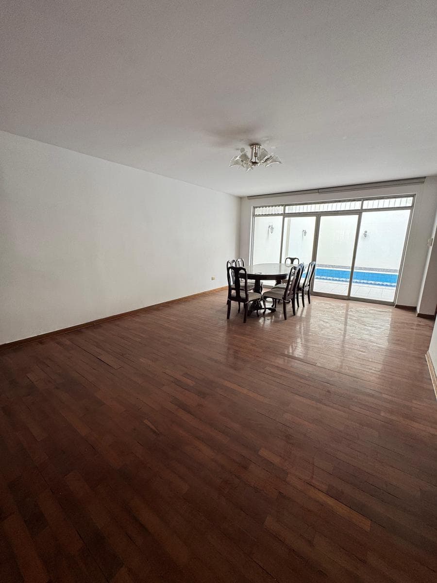 VENTA DE HERMOSA Y AMPLIA CASA DE 5 HABITACIONES - 1