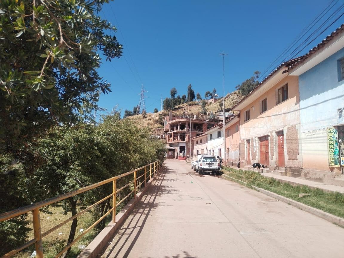 CASA COMO TERRENO EN VENTA - 1