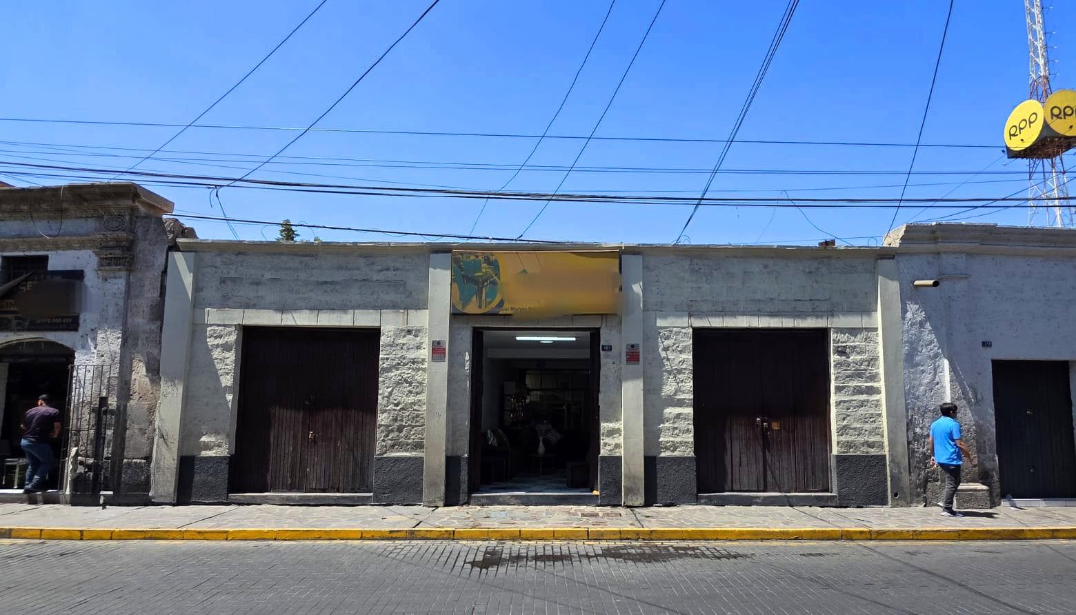INMUEBLE COMERCIAL EN VENTA – OCTAVIO MUÑOZ-NAJA, LÍMITE AREQUIPA / MIRAFLORES - 1