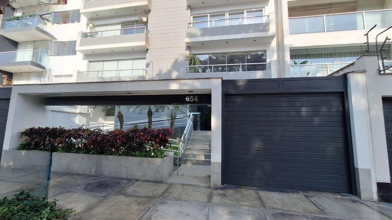 se vende departamento dúplex en San Borja - 1