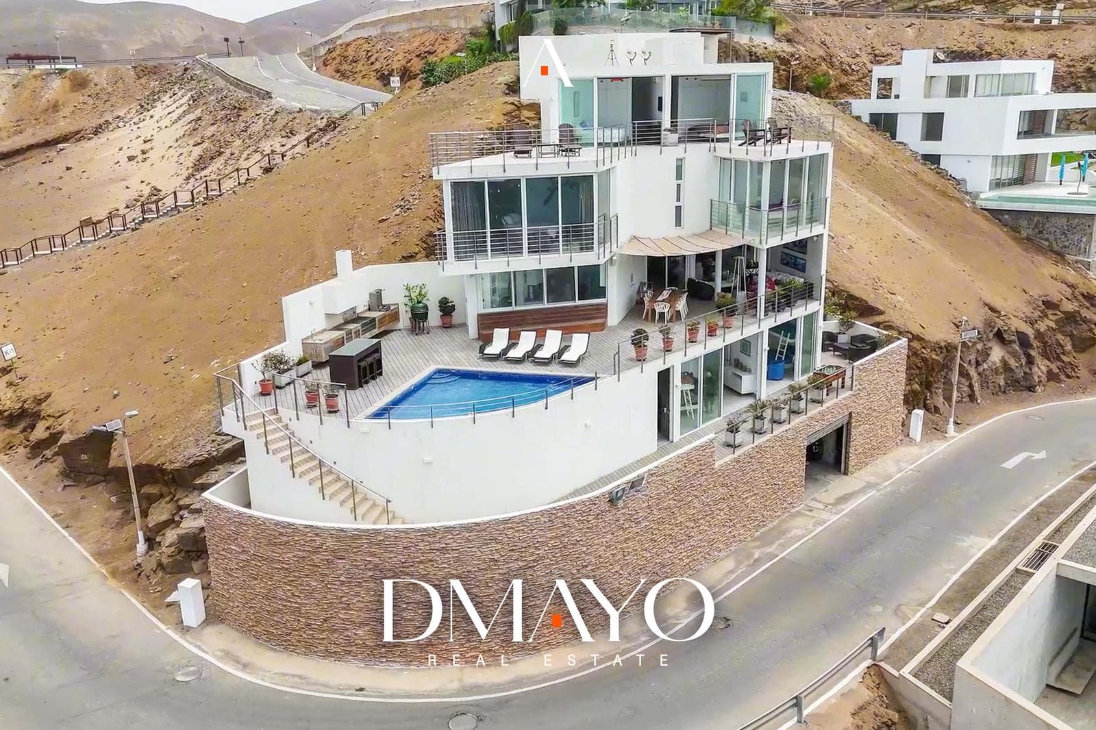 Venta Casa Poseidón de 938M2 con 6 dormitorios y 4 cocheras - 1