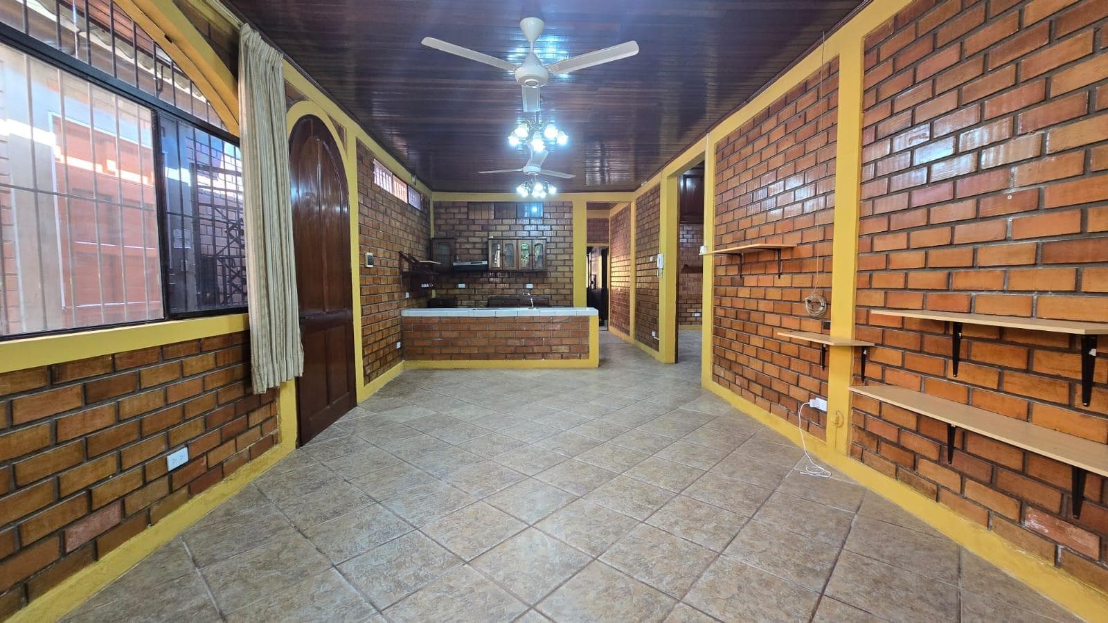 BUSCAS CASA EN ALQUILER AMPLIA Y BIEN UBICADA EN PUCALLPA - 1