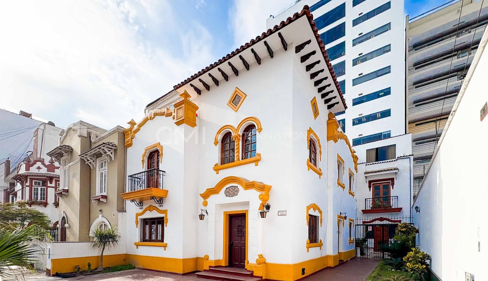 Alquiler de casa 10 ambientes para negocio en Miraflores - 1