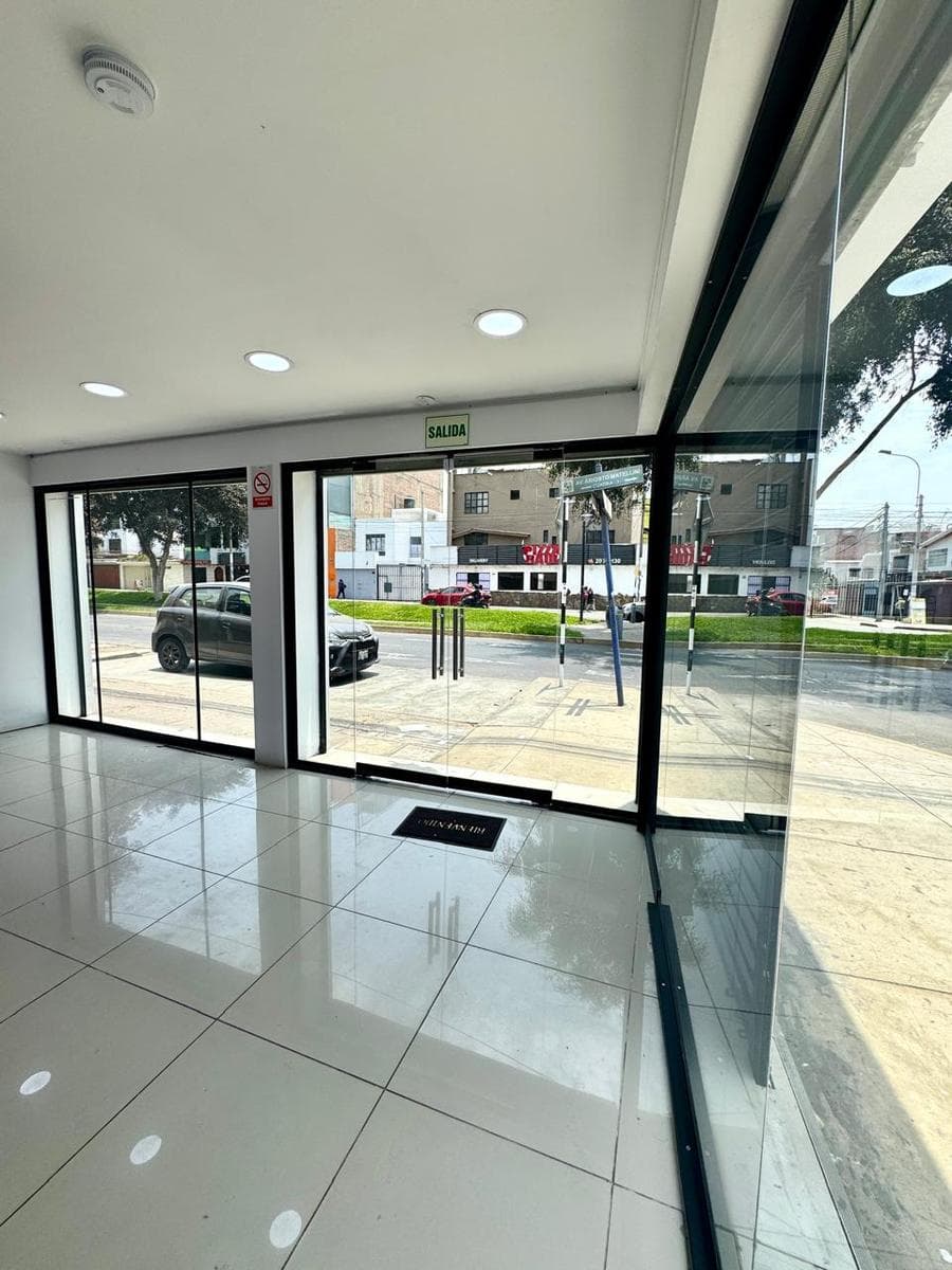 LOCAL COMERCIAL de 79 m2 CON LICENCIA AL DIA - EN ESQUINA AV. MATELLINI . - 1