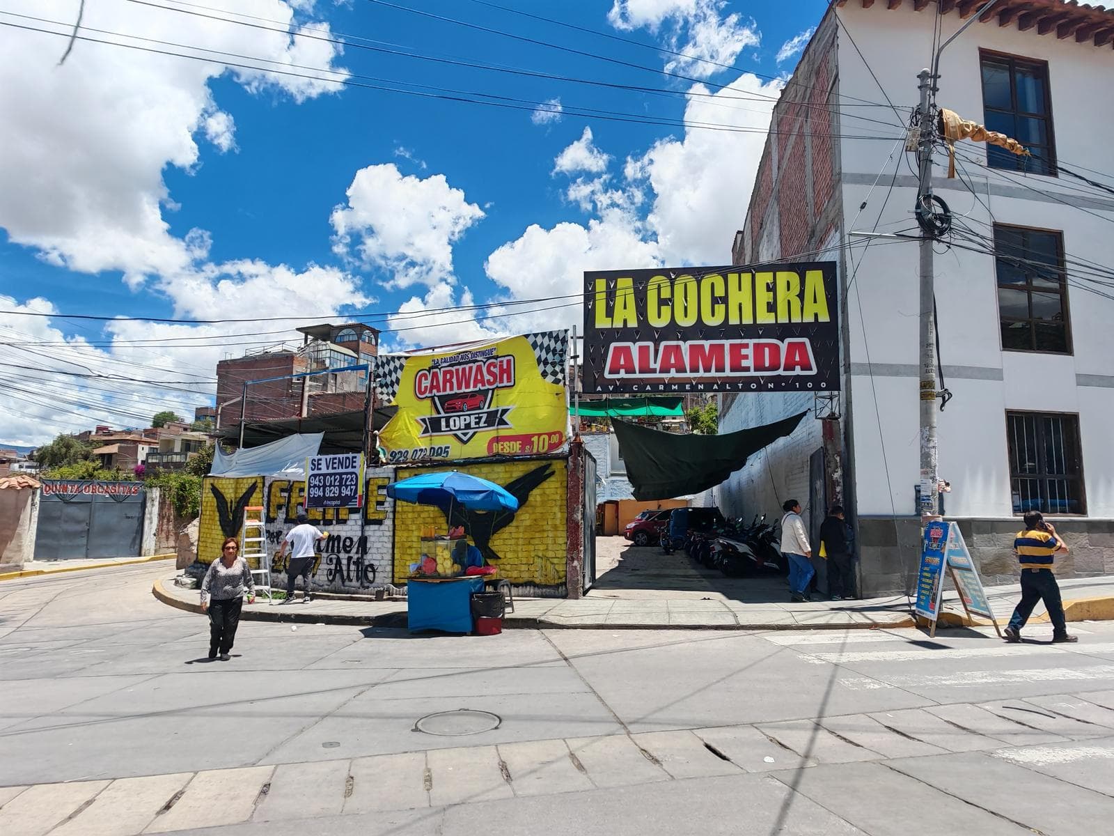 VENTA DE LOCAL COMERCIAL EN ESQUINA FRENTE AL PARQUE ALAMEDA VALDELIRIOS, AYACUCHO - 1