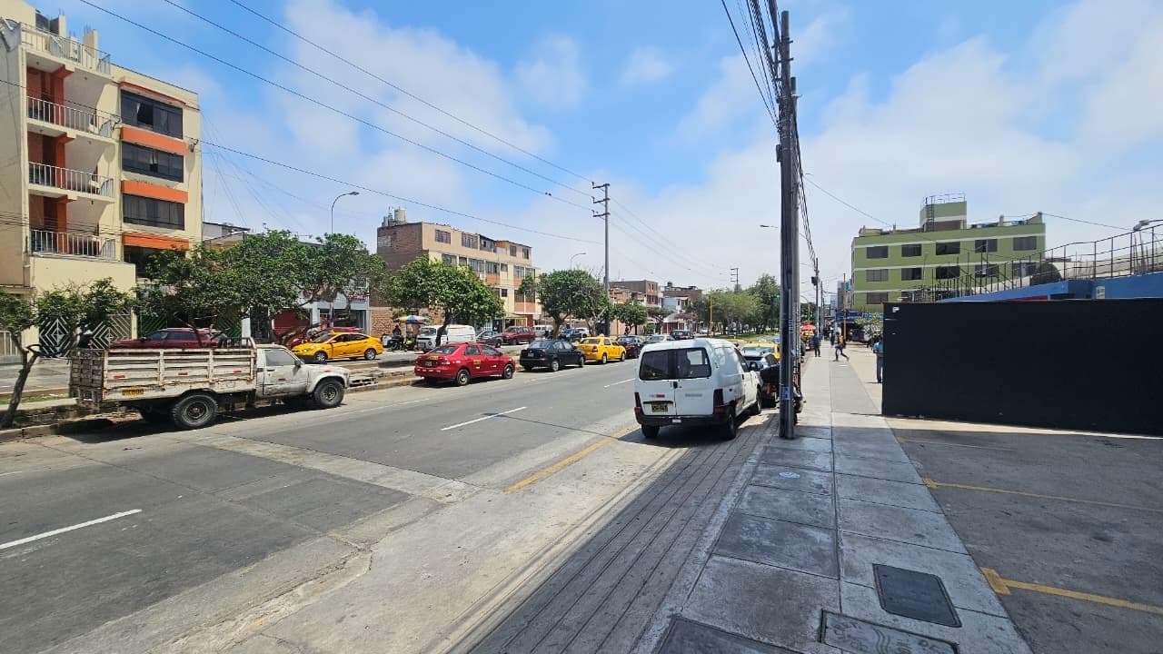 Local en Alquiler de estreno - Pueblo Libre - Av. Alejandro Bertello - 1