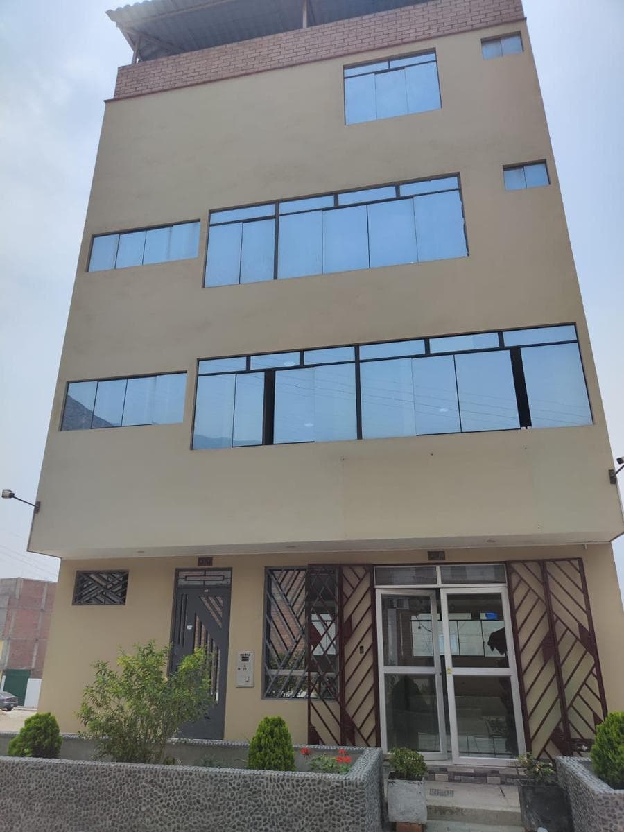 Hermosa casa de 4 pisos en Urb. Mirasol de Huampani Ñaña - 1