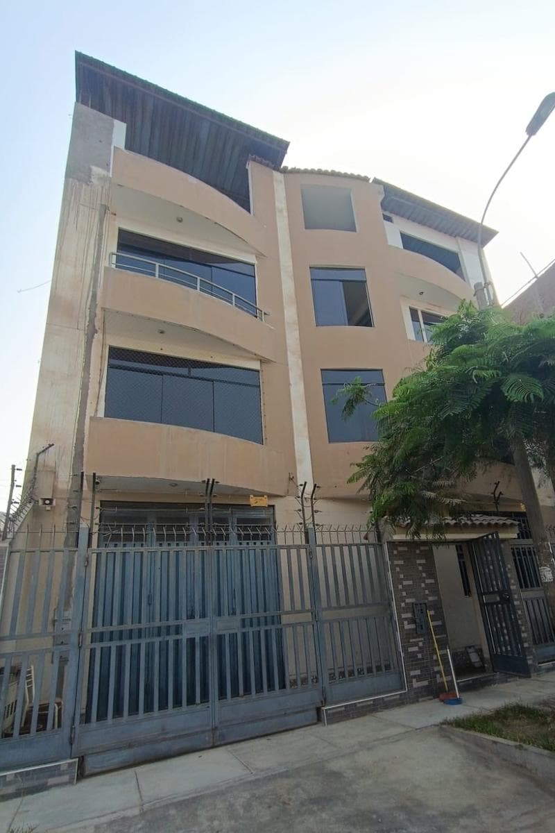 Casa de 4 pisos en venta en Carabayllo - 1