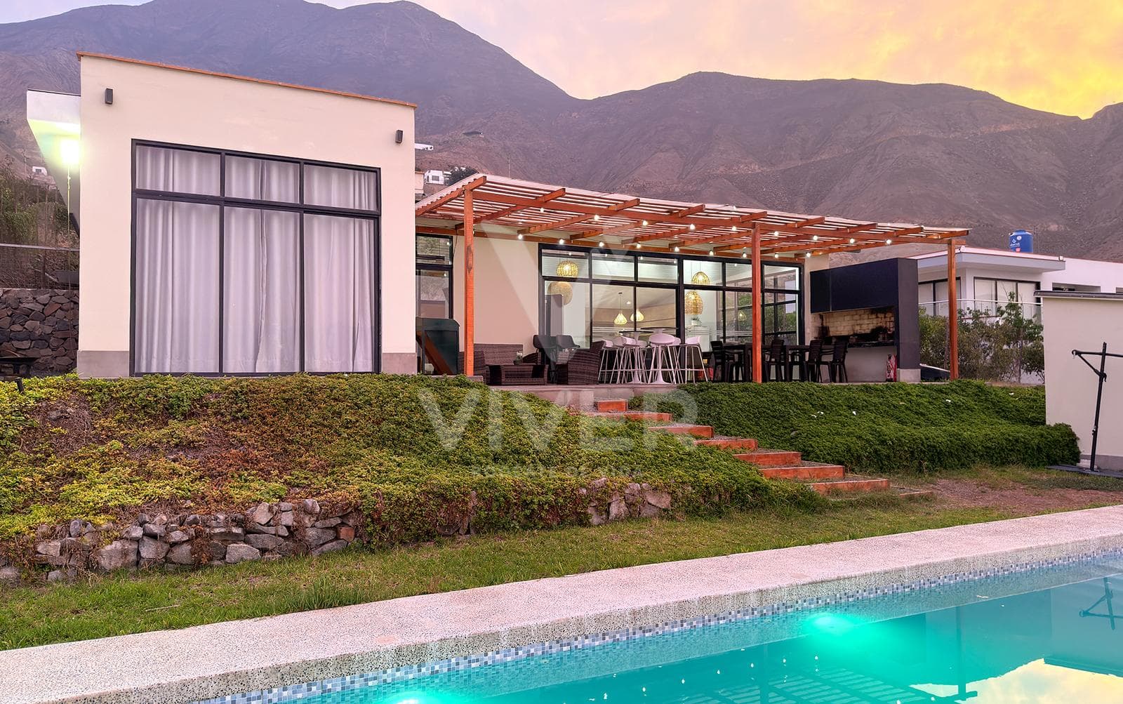 Casa en venta con vista a la ciudad, piscina y cerca al Club House - 1