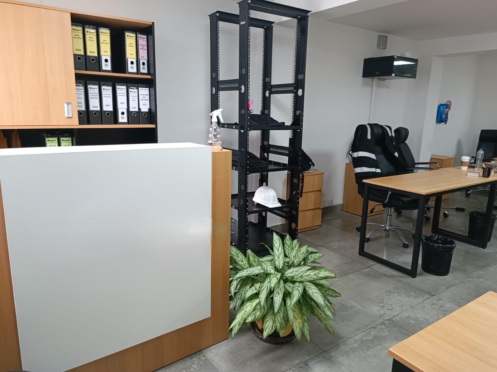 Casa Remodelada Para Oficina En Venta En Surquillo – ¡Incluye 3 Cocheras! - 1