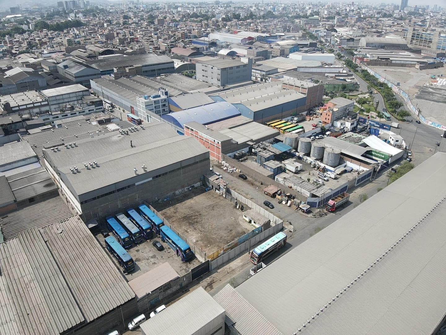 LOTE EN ESQUINA EN URB. INDUSTRIAL SANTA ROSA - 1