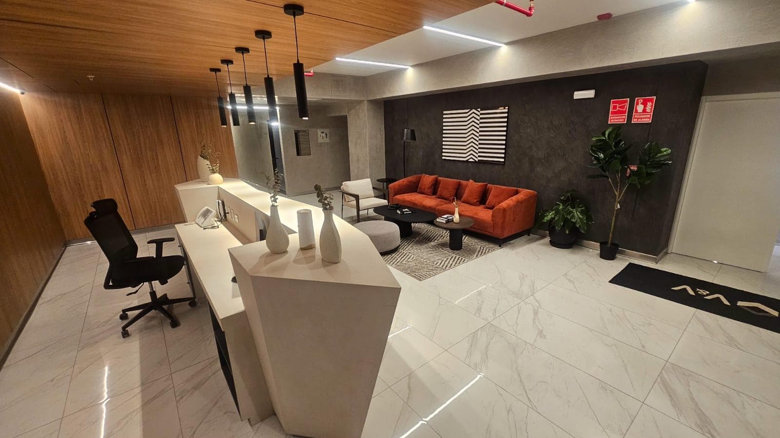 Local en Venta en Miraflores ideal para COWORKING - Frente al Kennedy - 1