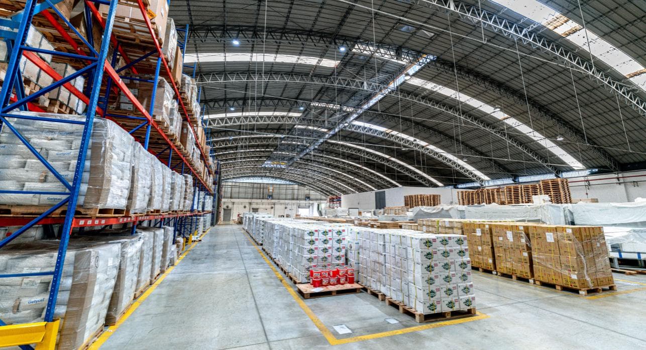 MAGNIFICO LOCAL COMECIAL - MAS DE 5000 M2 DE ALMACEN - OFICINAS - 1