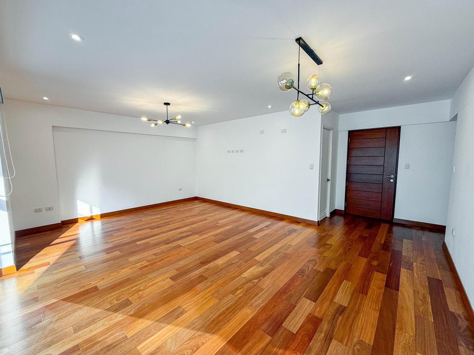 FLAT EN VENTA DE 2 DORMITORIOS- MIRAFLORES - SANTA CRUZ - 1