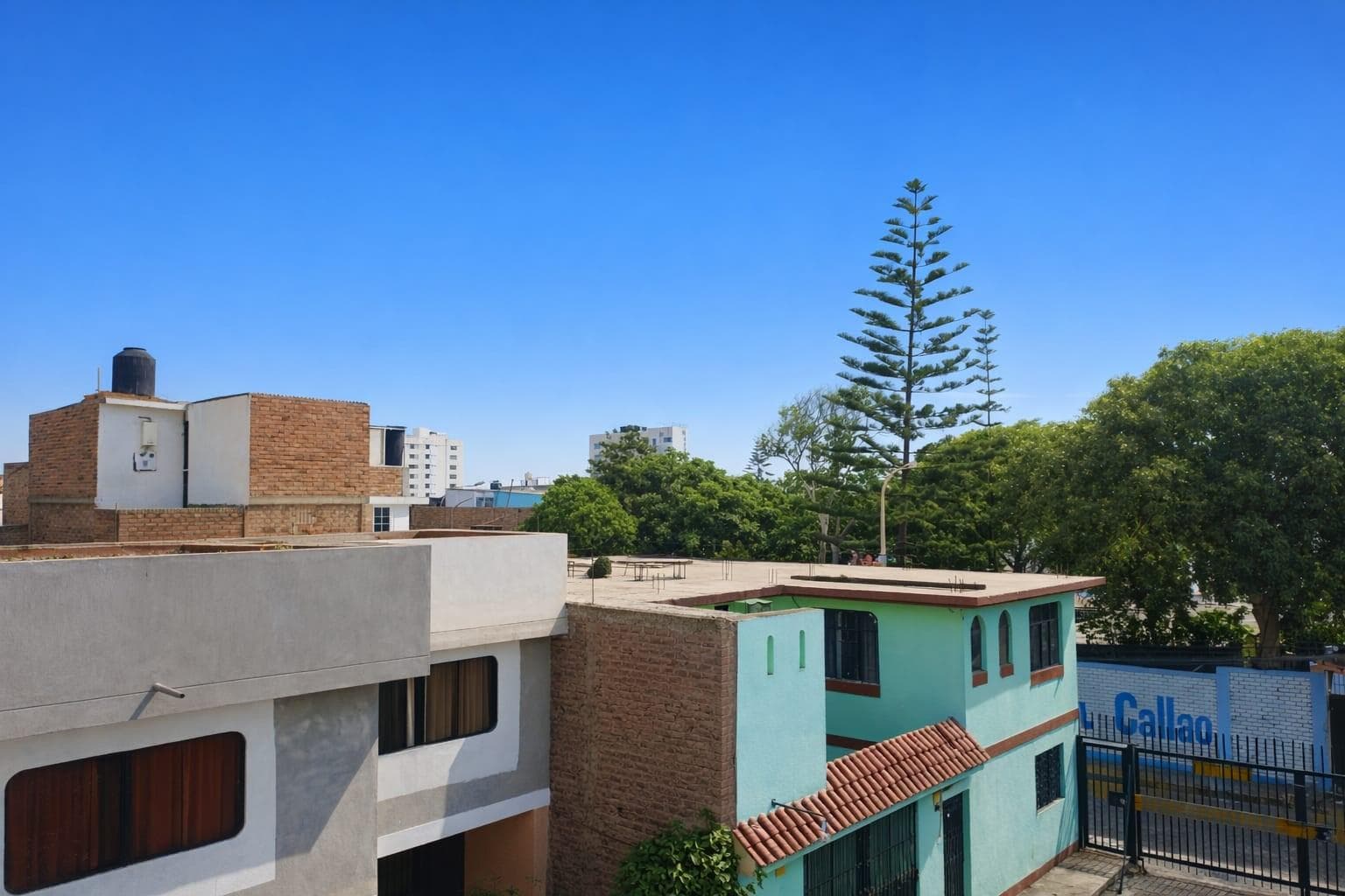 SE VENDE AMPLIO DEPARTAMENTO NUEVO LÍMITE CON SAN MIGUEL - 1