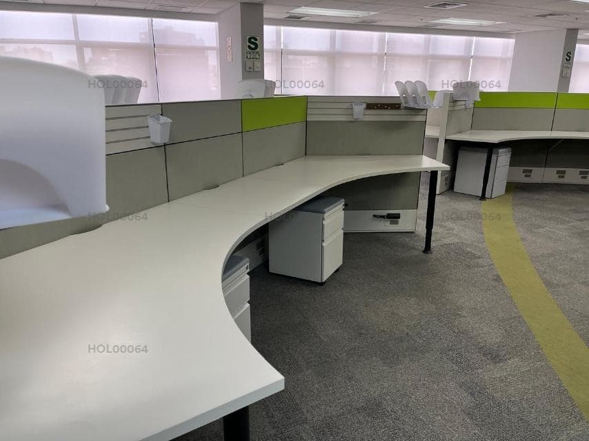 Alquilo Amplia Oficina Flat en Avenida Primavera N 1, Piso 5, Surco - 1