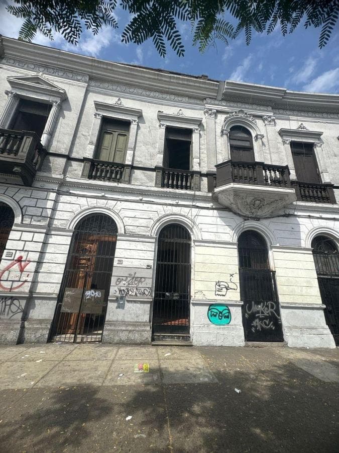 LOCAL COMERCIAL 450 m² – PLAZA BOLOGNESI BREÑA - 1