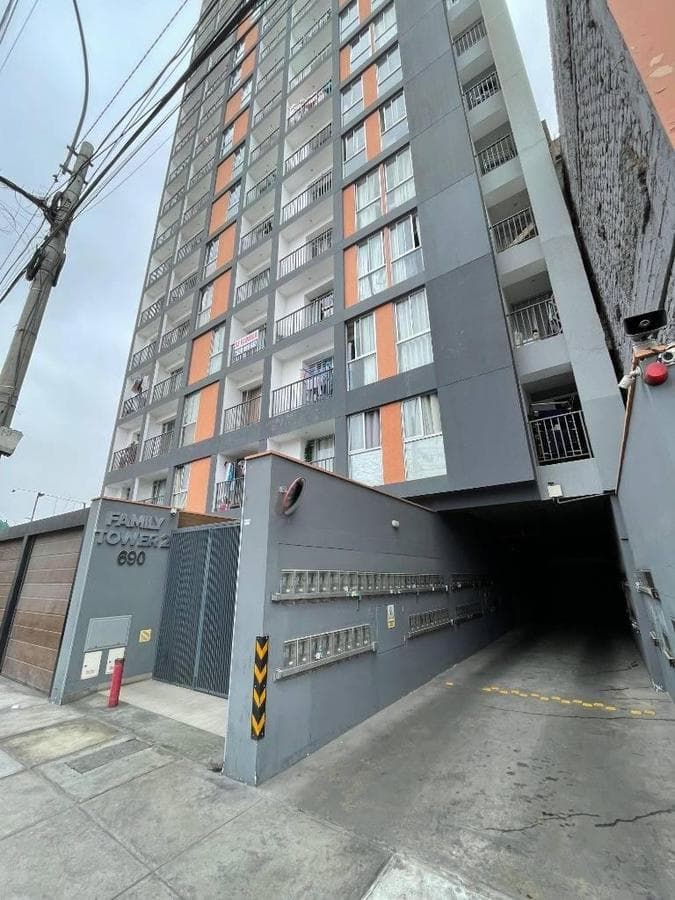 Venta de Departamento moderno en piso 17 en Breña - 1