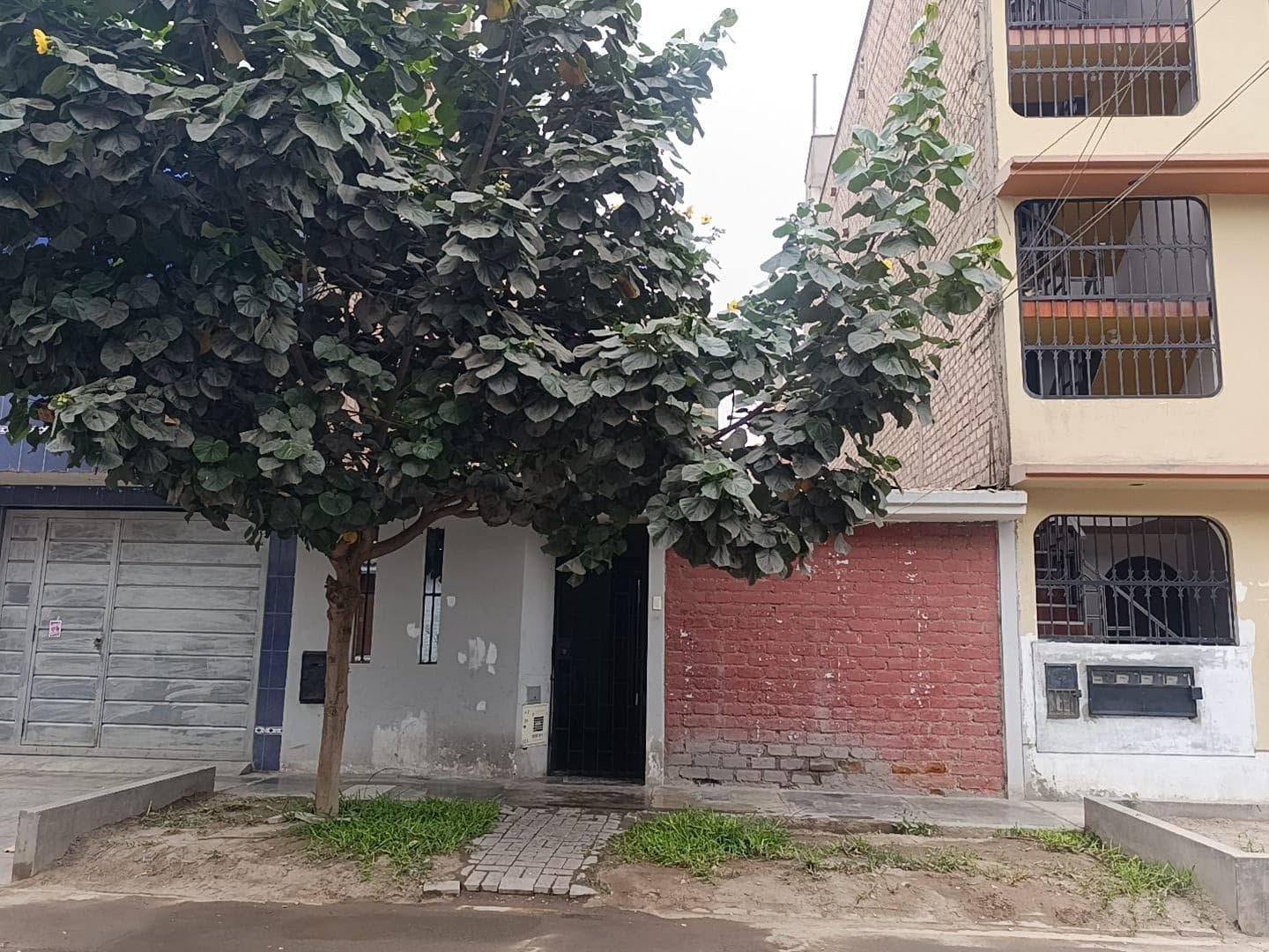 Terreno En Venta En Comas – 129 M² Con Parámetros Para 4 Pisos | Zona Av. Retablo – Av. Los Incas - 1