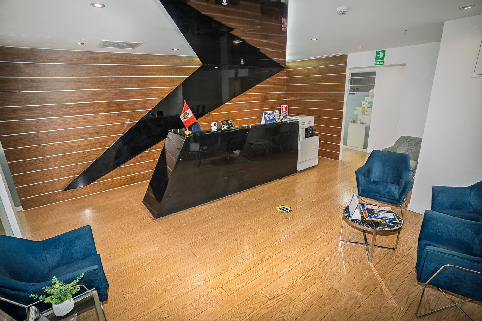 Oficina en alquiler en San Isidro – 246 m² con 3 cocheras en Av. Javier Prado Este - 1