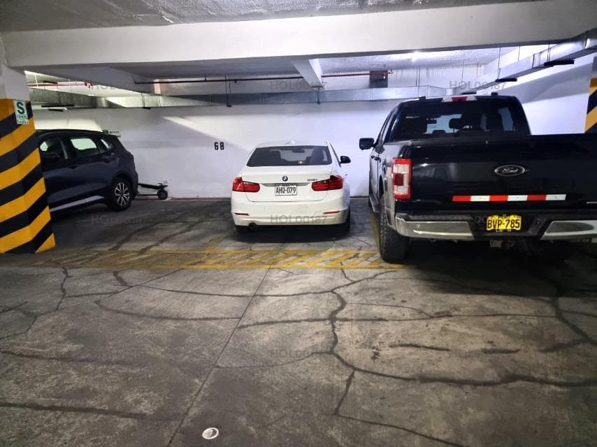 Vendo Estacionamiento en Jirón Monte Rosa N 2, Urb. Chacarilla, Surco - 1