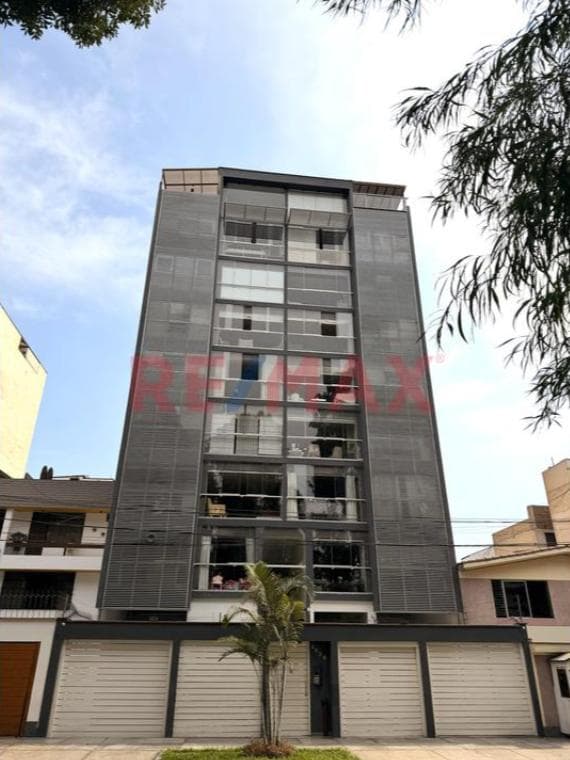 Departamento Flat en alquiler en Av. San Borja Nte. No amoblado - 1