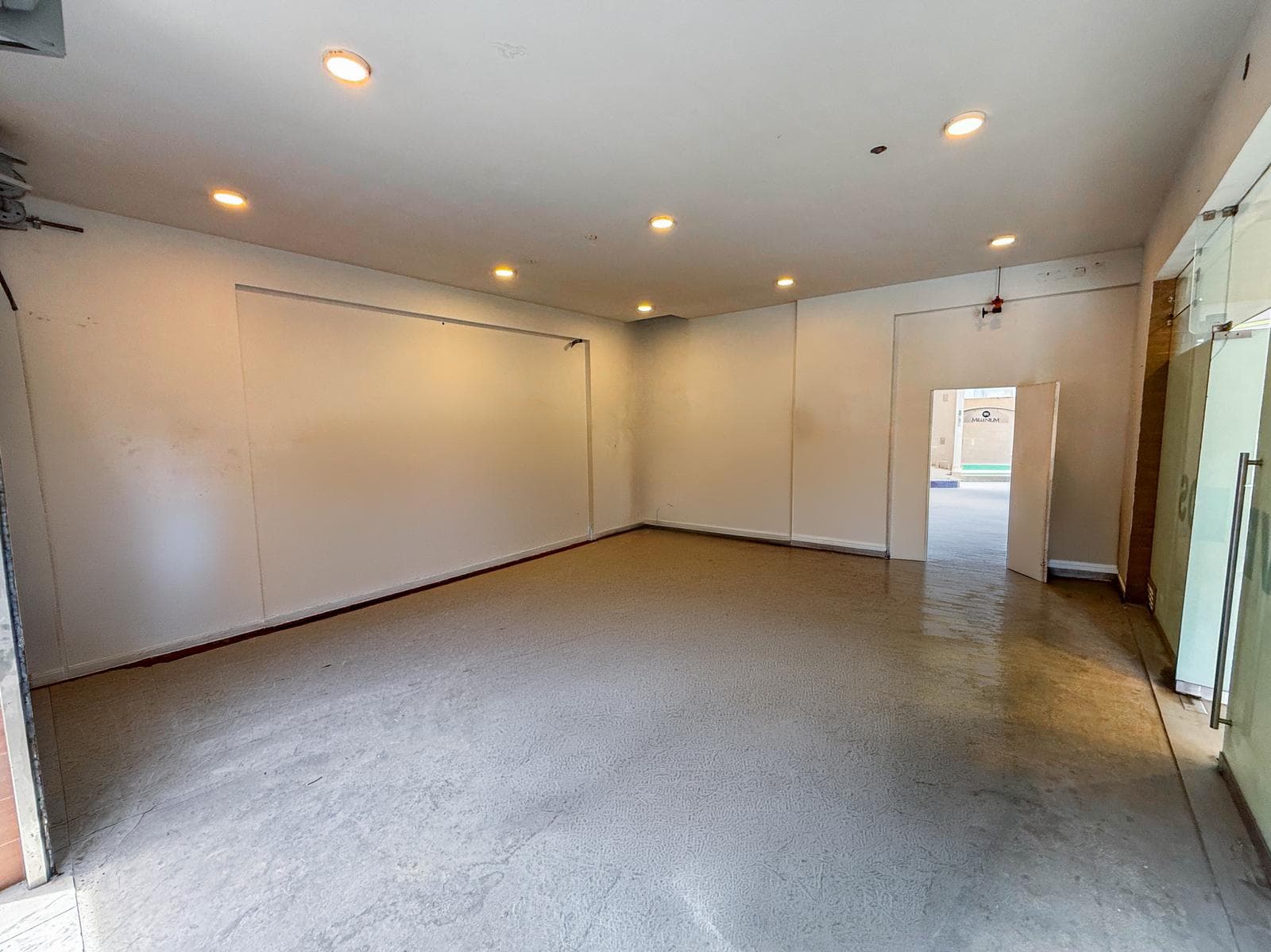 ALQUILO LOCAL EN 1ER PISO - 1