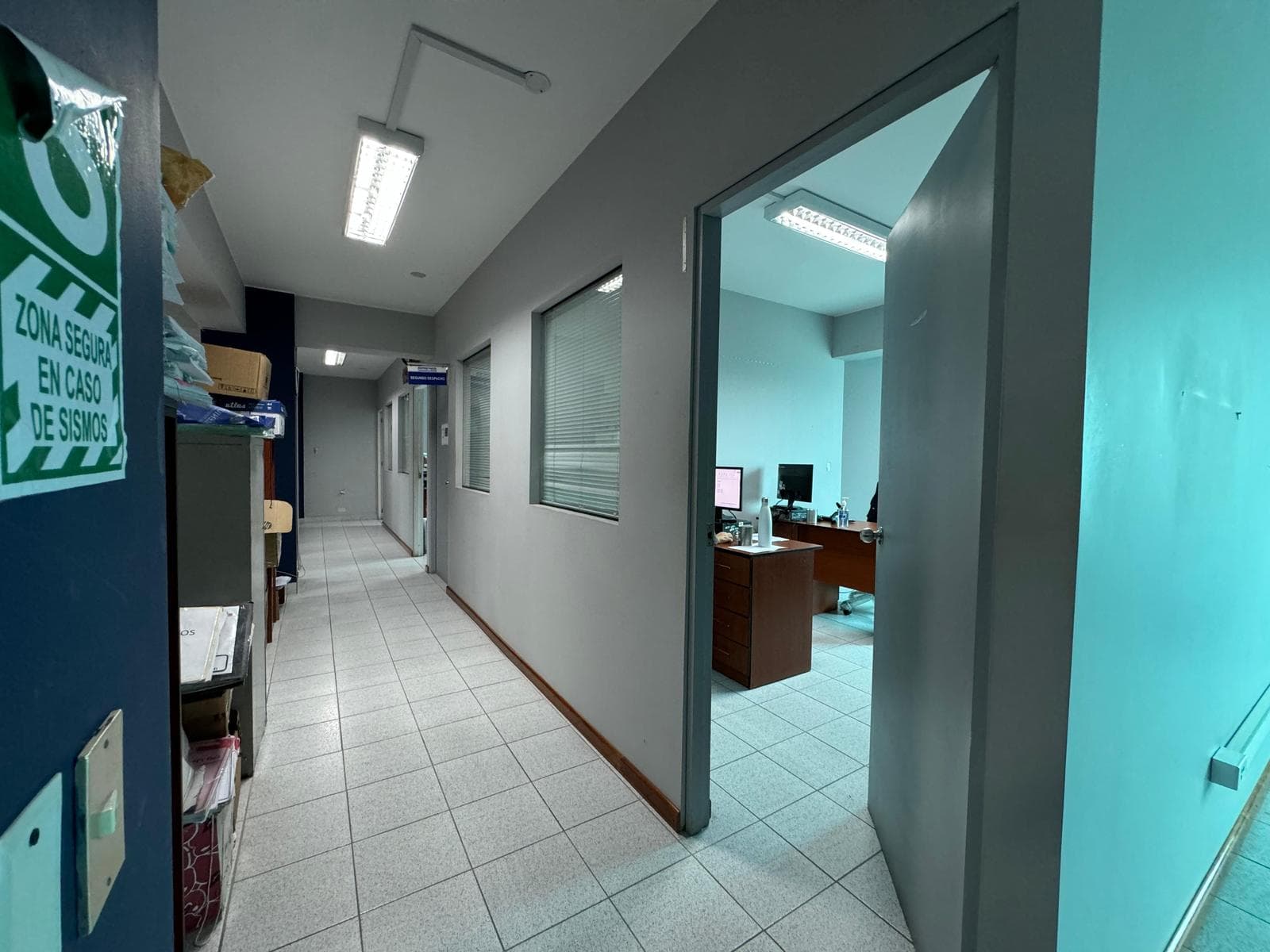 Local Comercial acondicionado para oficinas | 4 pisos + azotea | 2,153.98 m2 total - 1