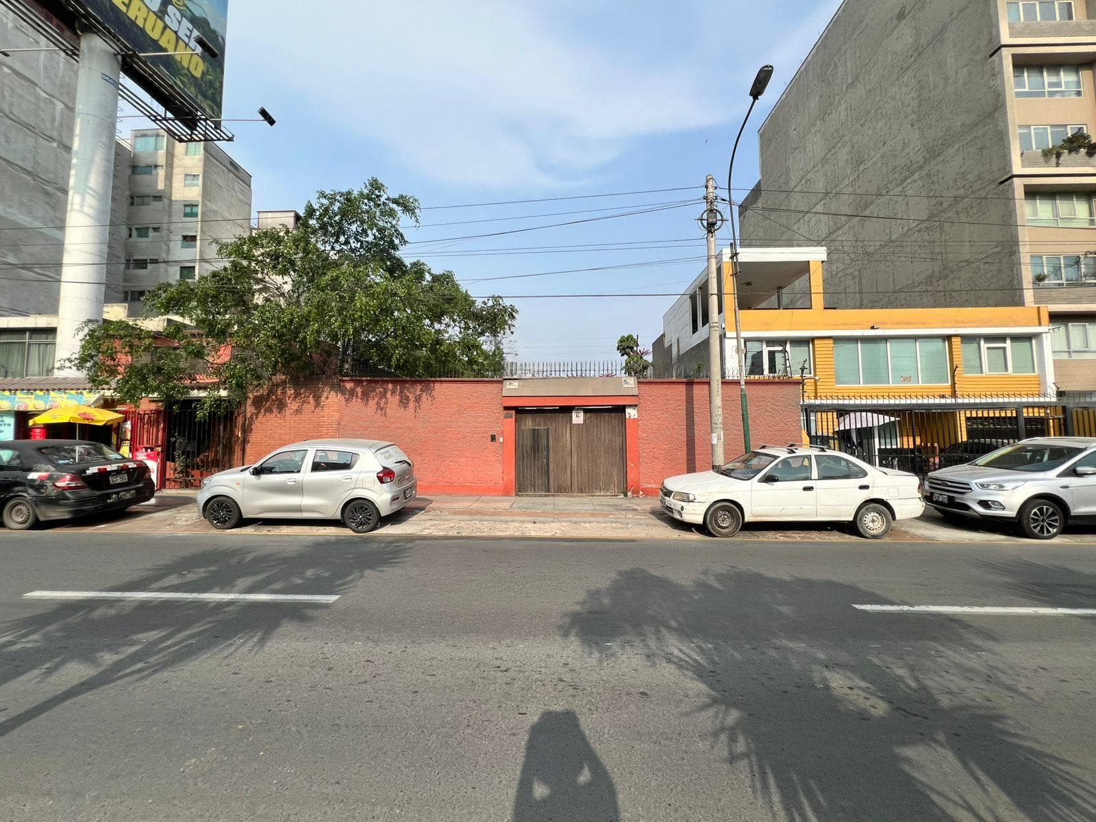 VENTA CASA COMO TERRENO - SURCO - 1