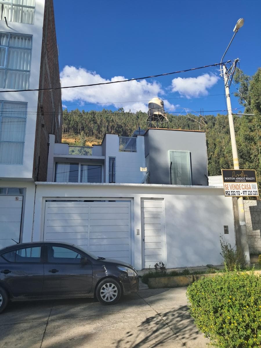Se Vende Casa de 2 Pisos + Azotea en Urb. San Alfonso Chorrillos - 1