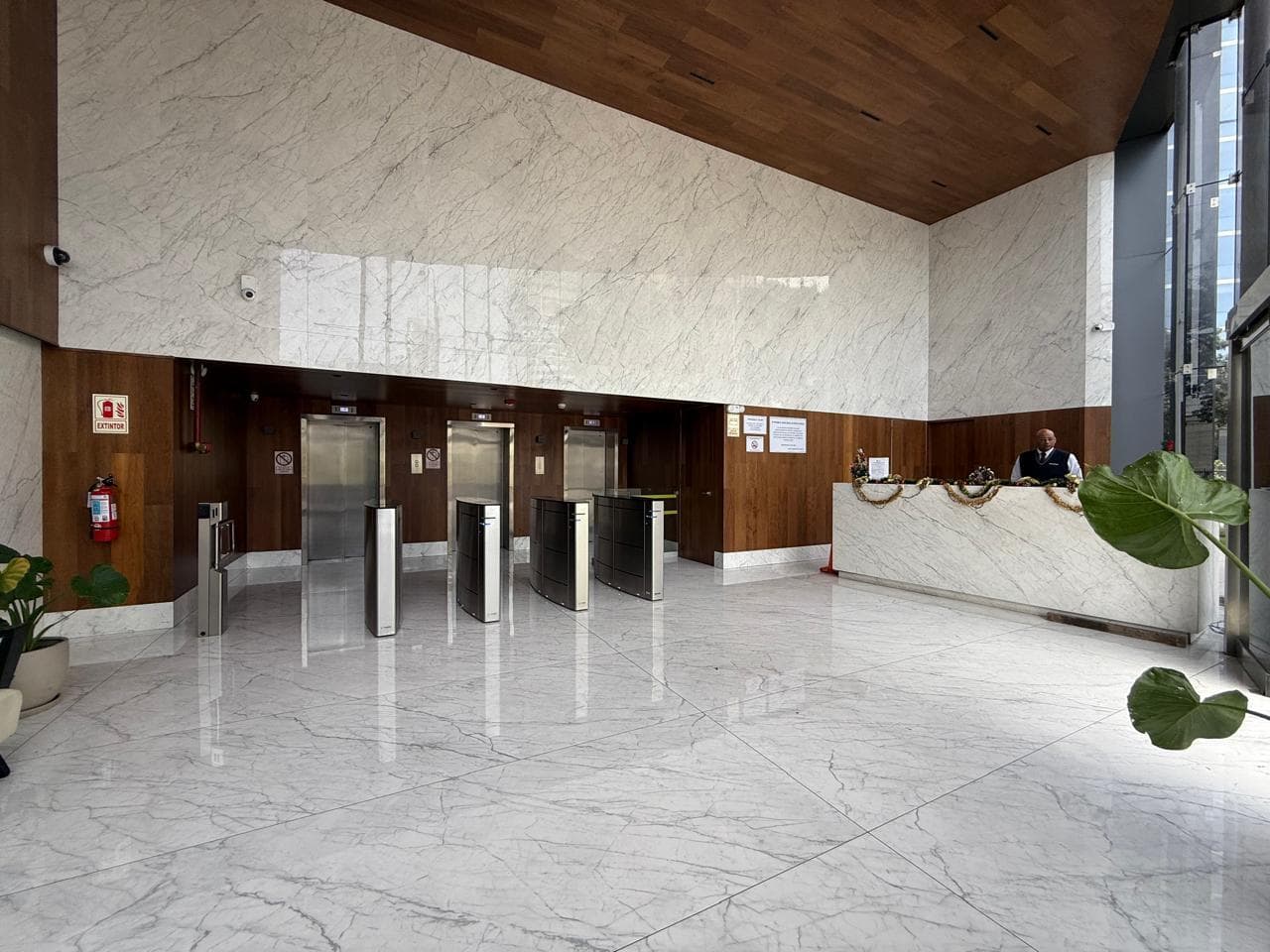 Venta de Oficinas con vista panorámica En Carnaval Y Moreyra San Isidro - 1