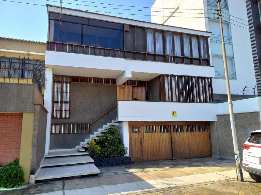 Vendo Bonita Casa Como Terreno en Calle Ayacucho N 3, Miraflores - 1