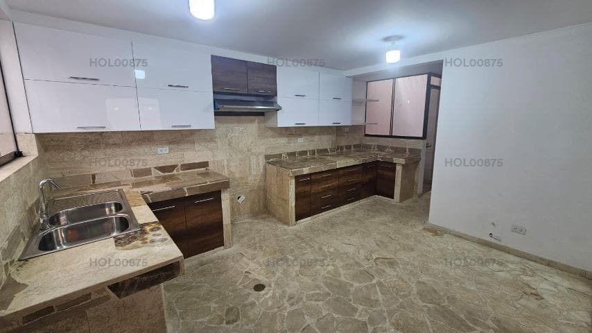 Vendo Linda Casa en Calle Morales Duarez N 1, San Borja. - 1