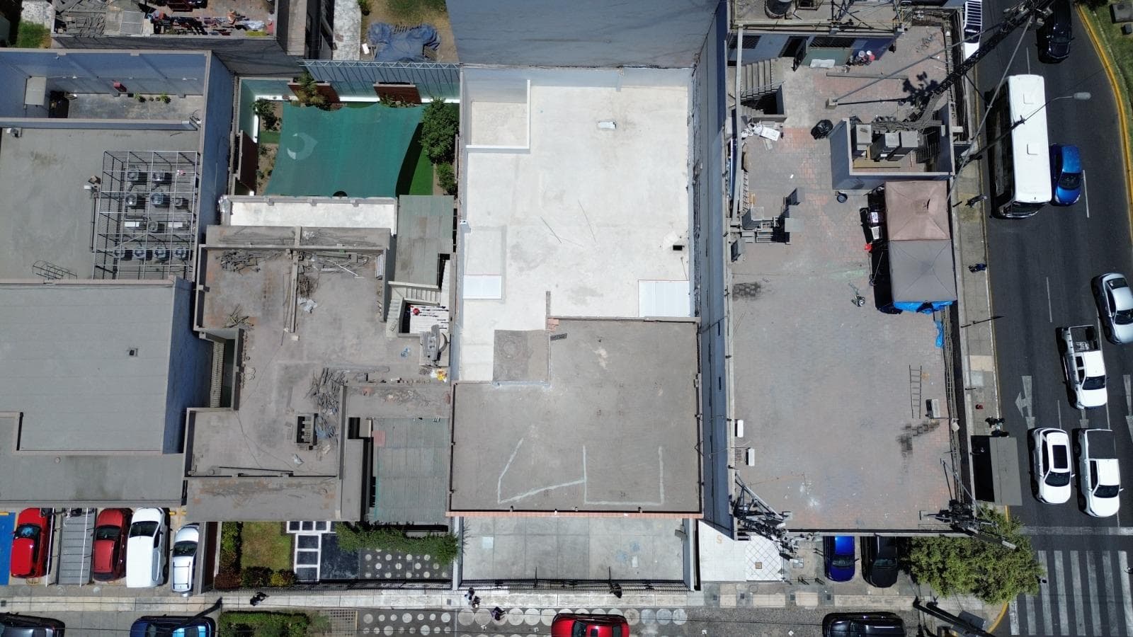 Local Comercial puerta calle en la Av Javier Prado San Borja a 10 minutos del C.C JOCKEY PLAZA. - 1