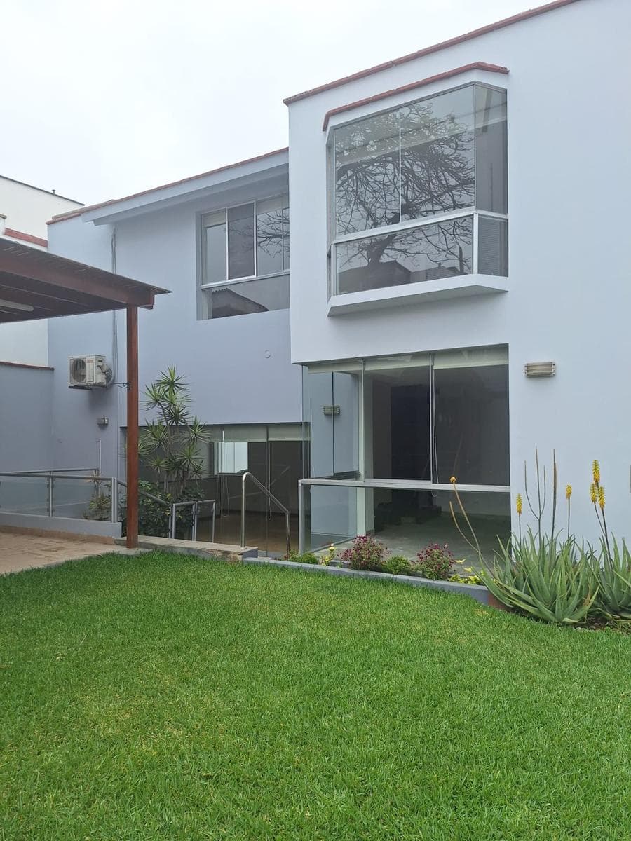 Casa en calle cerrada con Piscina - 1