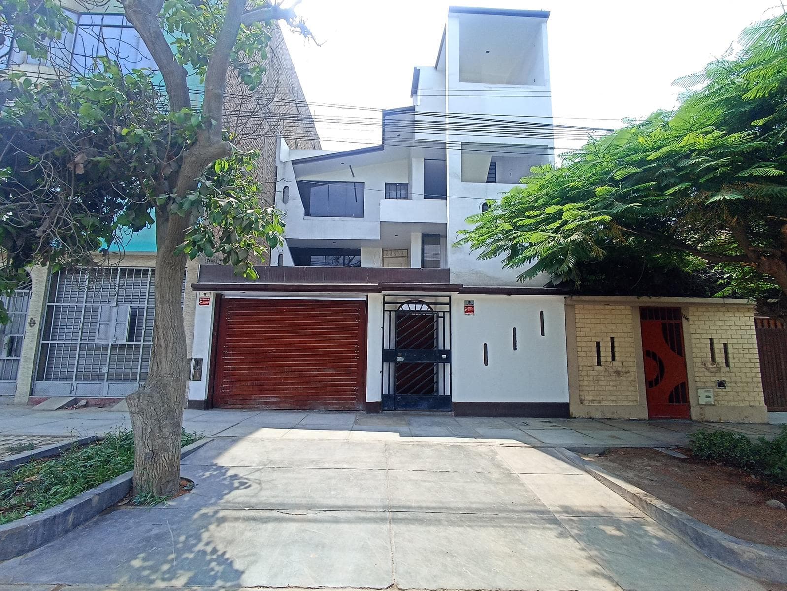 Venta Casa En Urb. El Pinar Comas / 3 Pisos - 1