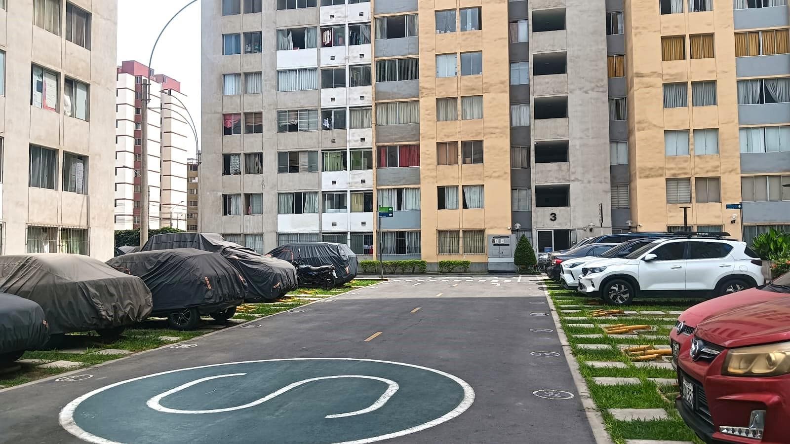 Venta De Departamento En Condominio Los Laureles Comas - 1