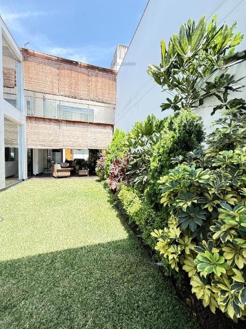 Vendo Linda Casa en Calle Arias Araguiez N 6, Miraflores - 1