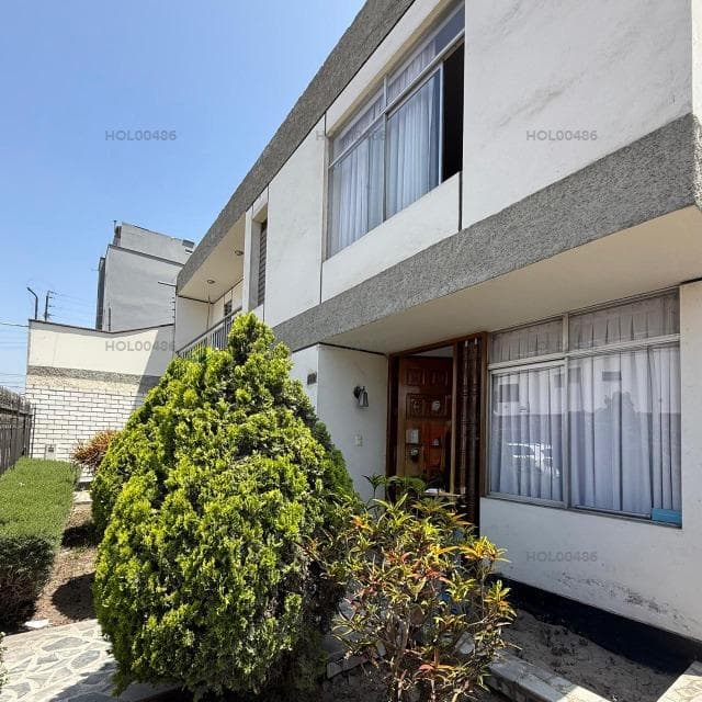 Vendo Linda Casa en Calle Joaquín Valverde N 1, San Borja - 1