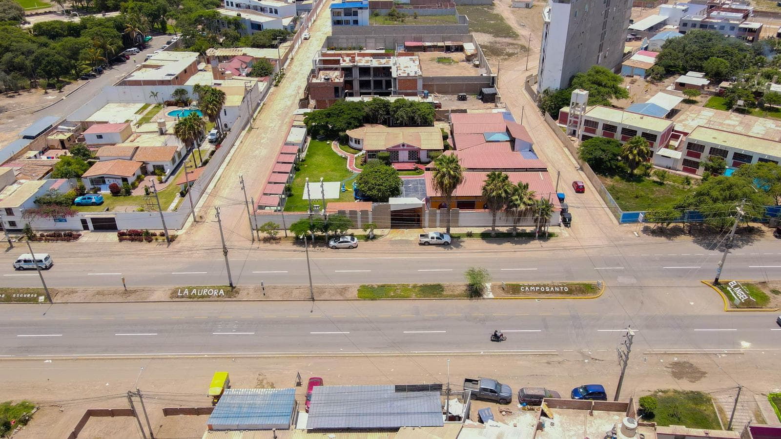 terreno de 2500 m2 en carretera Pimentel con 3 frentes - 1