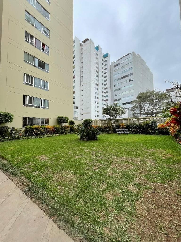 VENDO DEPARTAMENTO EN MAGDALENA CON COCHERA - 1