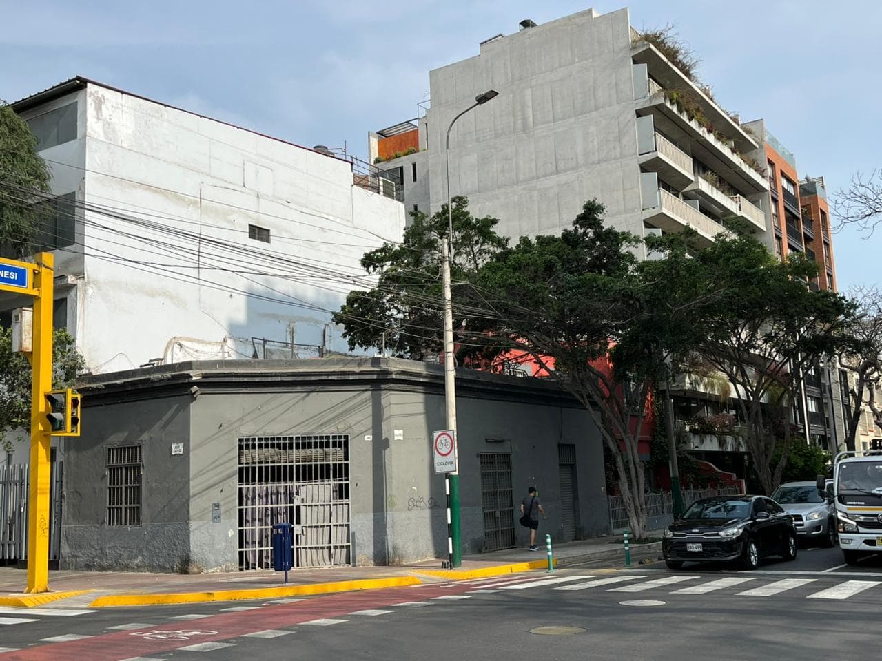 Alquiler Local Comercial en esquina! 2 frentes en Miraflores. Ideal para tiendas, cafeterías y negocios, Comercio zonal CZ - 1