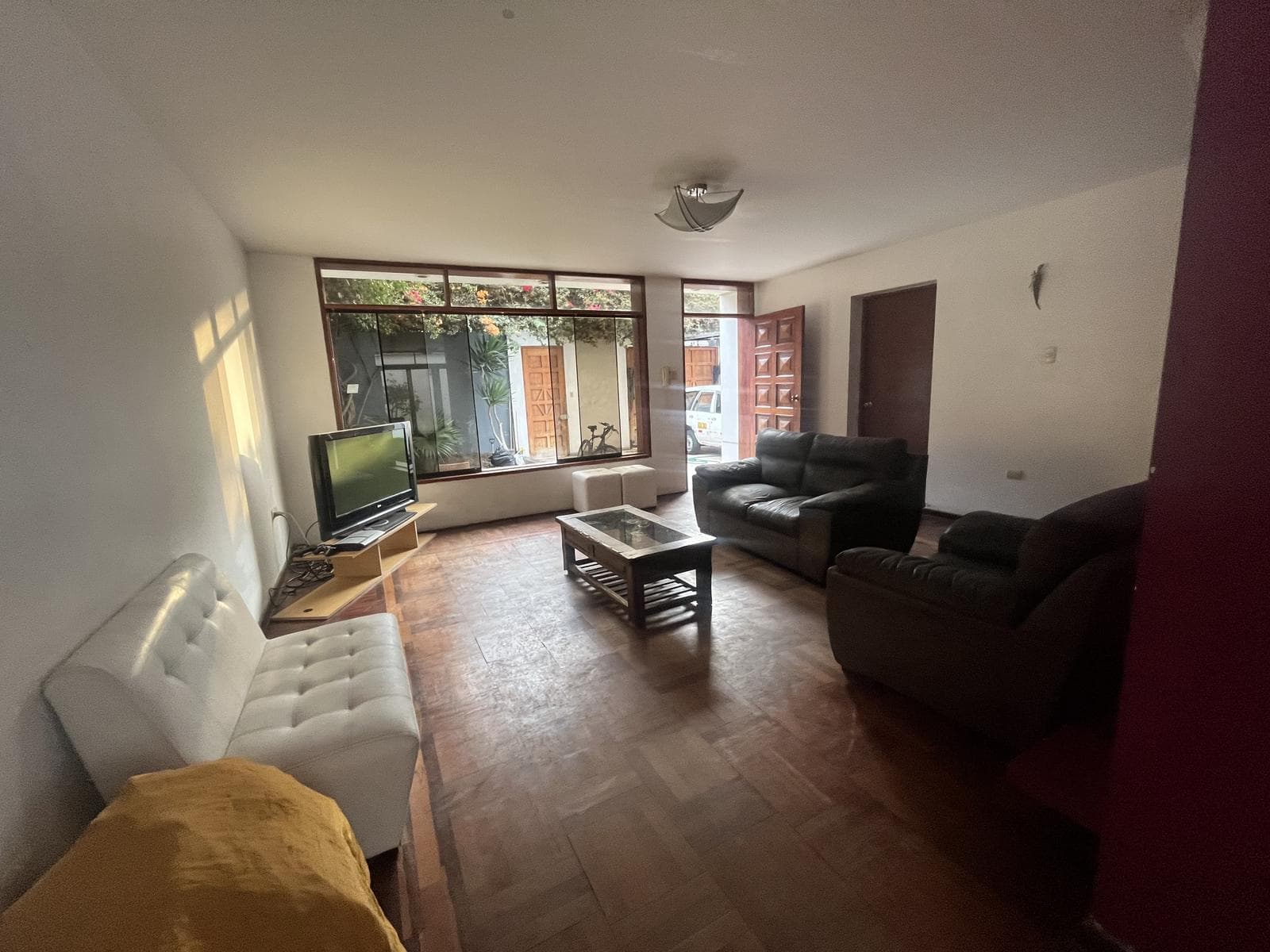 Alquilo casa en San Borja cerca Wong Chacarrilla - 1