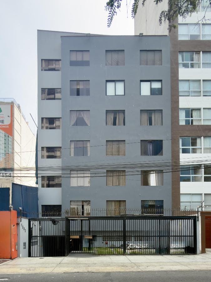 Departamento en Tercer Piso en Av La MAr - 1