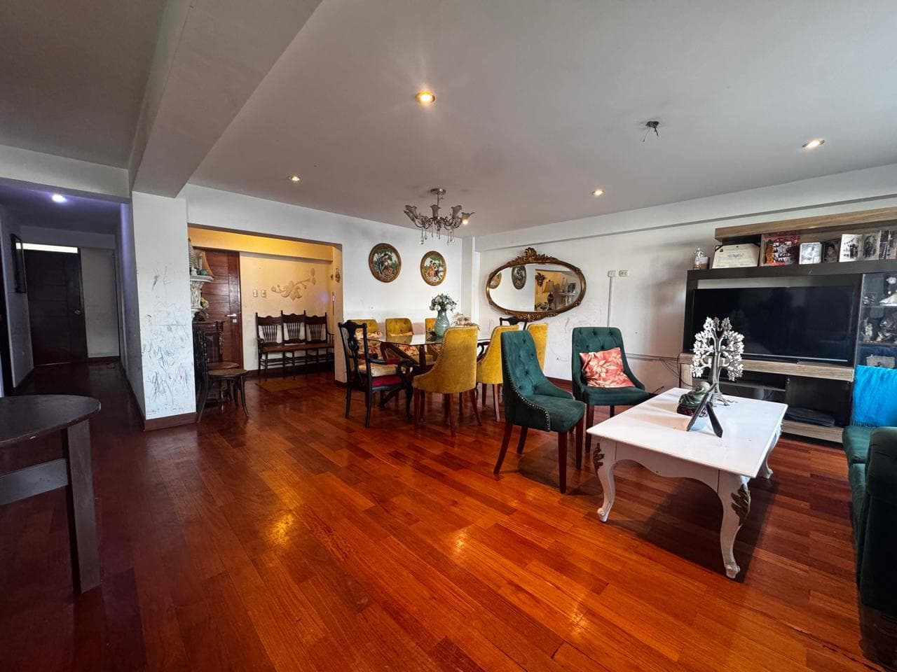 EN VENTA DEPARTAMENTO AMPLIO EN LA URB SANTA MONICA CUSCO - 1