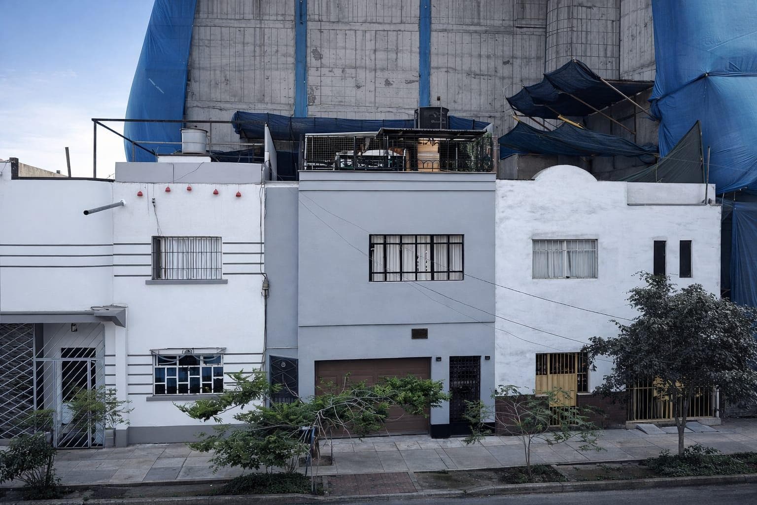 Vendo Casa Cerca Brisas Del Titicaca Y Plaza Bolognesi, Cercado De Lima - 1