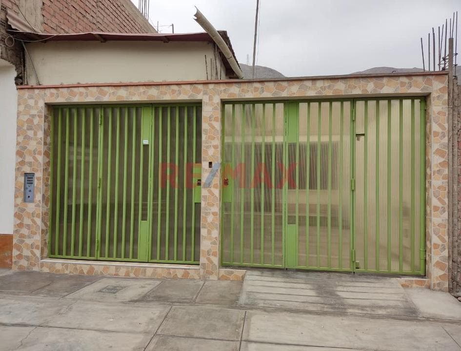 CASA EN VENTAEN ZONA SEGURA - CARAPONGO LURIGANCHO - 1